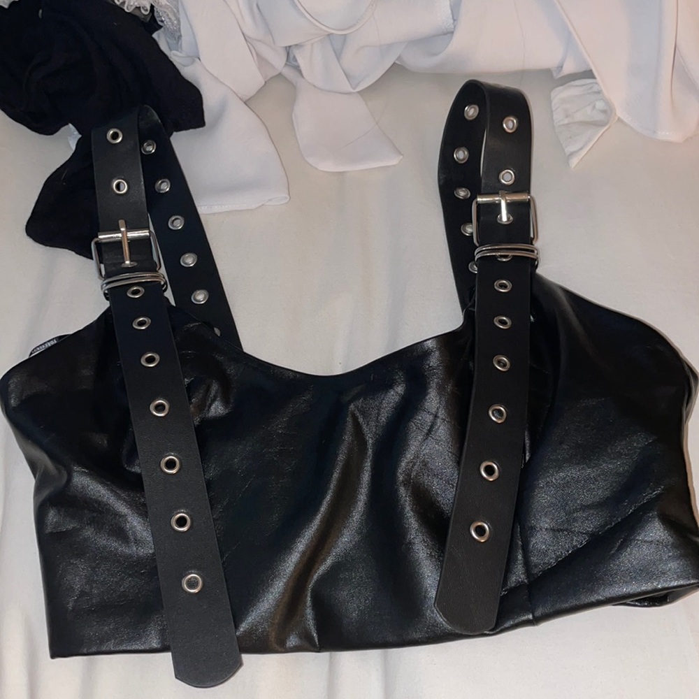 Buckle crop top